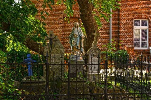 Nagrobek Augusta Brochwicz - Donimirskiego na cmentarzu przy kościele św. Anny w Sztumie