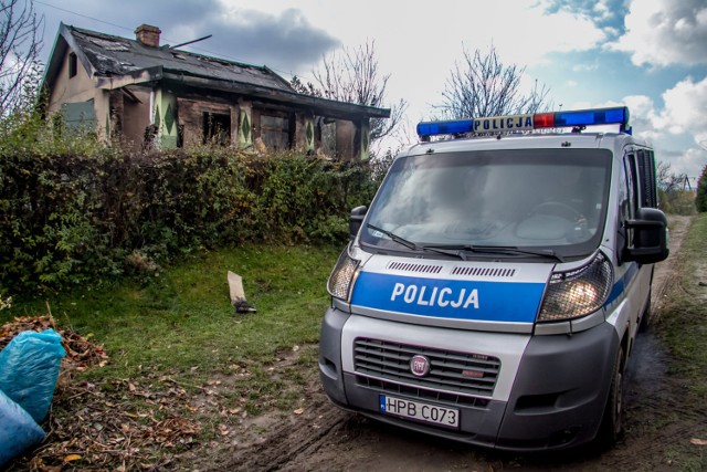 W oczku wodnym na terenie ogrodów działkowych znaleziono ciało mężczyzny.