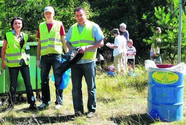 Beczki miały wystarczać na 2 tygodnie, ale śmieci przybywa w zastraszającym tempie