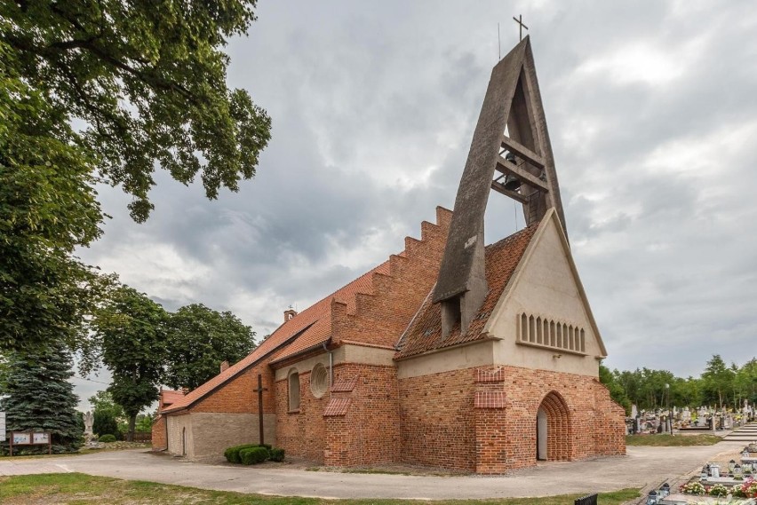 Po renowacji zabytkowego kościoła w Czarżu