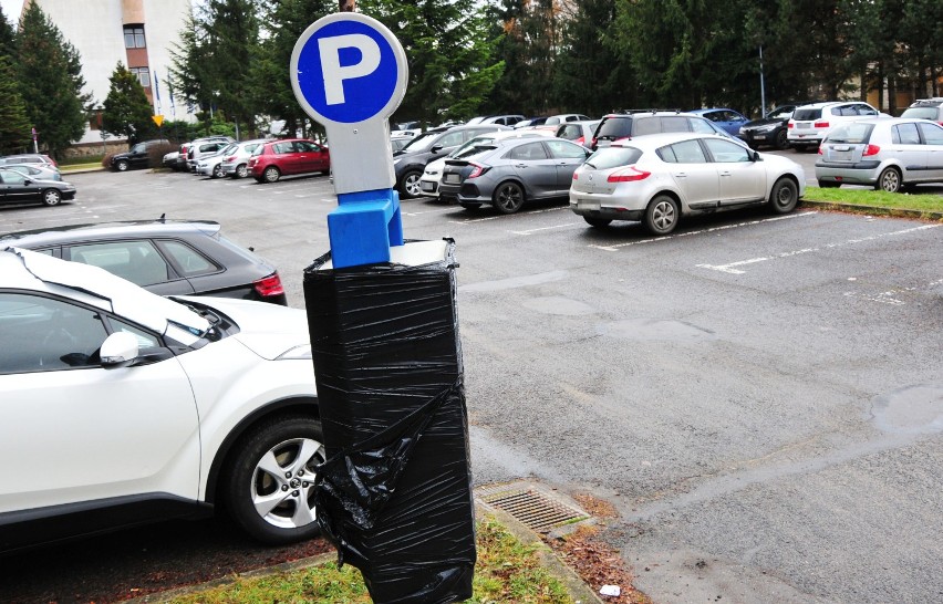 Nowe parkometry pojawiły się na pięciu parkingach w mieście