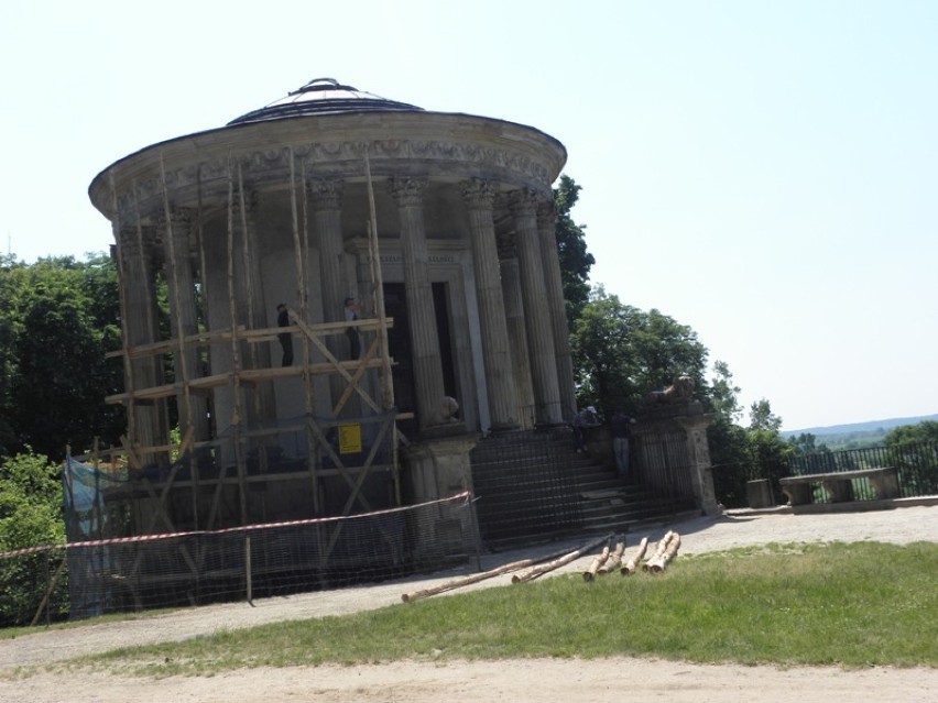 Remont Świątyni Sybilli i Domu Gotyckiego