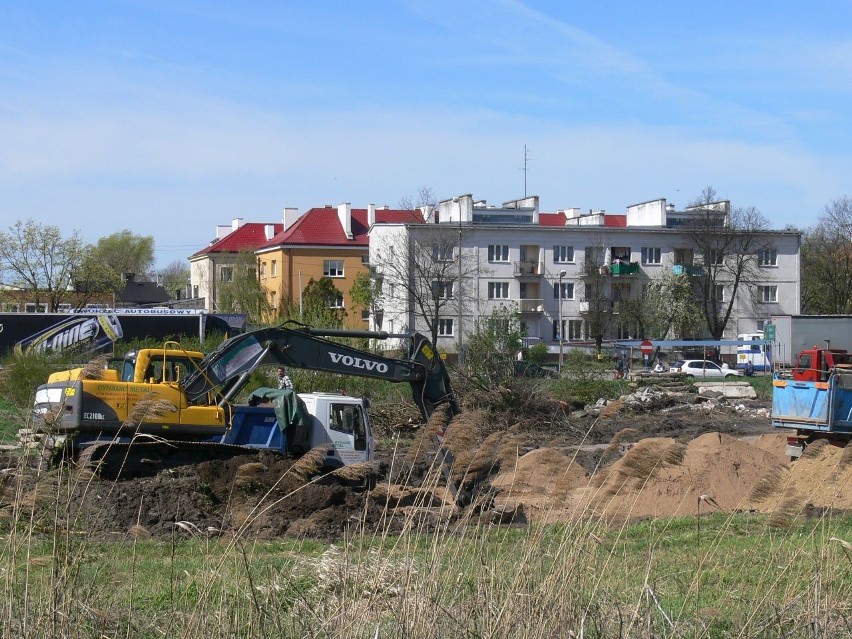 Naprzeciwko bazy PKS w Łęczycy staną dwa budynki usługowo-mieszkalne i jeden usługowo-biurowy [FOTO]