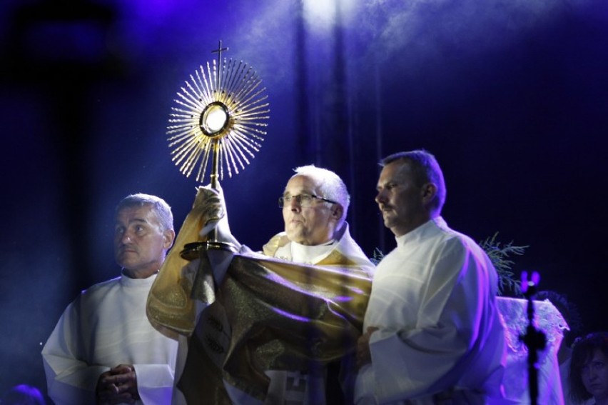 Koncertu „Corpus Dei” koninianie mogli wysłuchać przed kościołem św. Maksymiliana Kolbe .