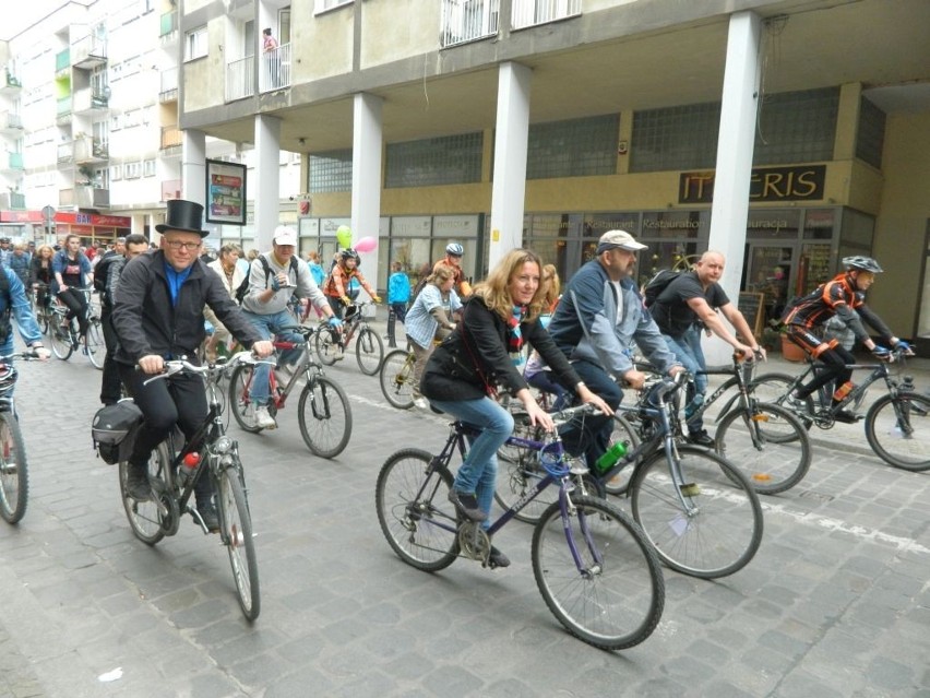 Wrocławscy rowerzyści przejechali przez miasto (ZDJĘCIA)
