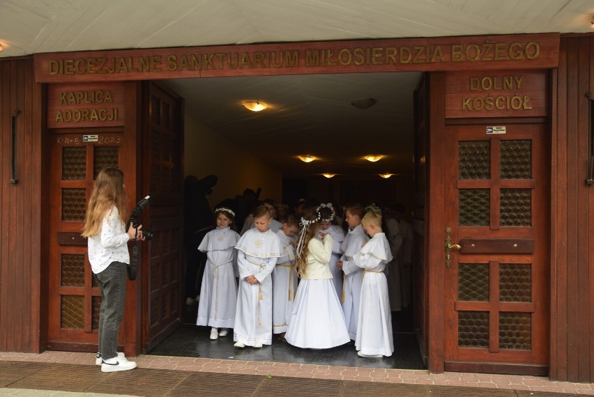 Dzieci przystąpiły do I Komunii Świętej w Parafii...