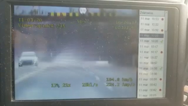 Policjanci z grupy SPEED zatrzymali mężczyznę, który pędził ponad 200 km/h przez zabrzański odcinek DK-88