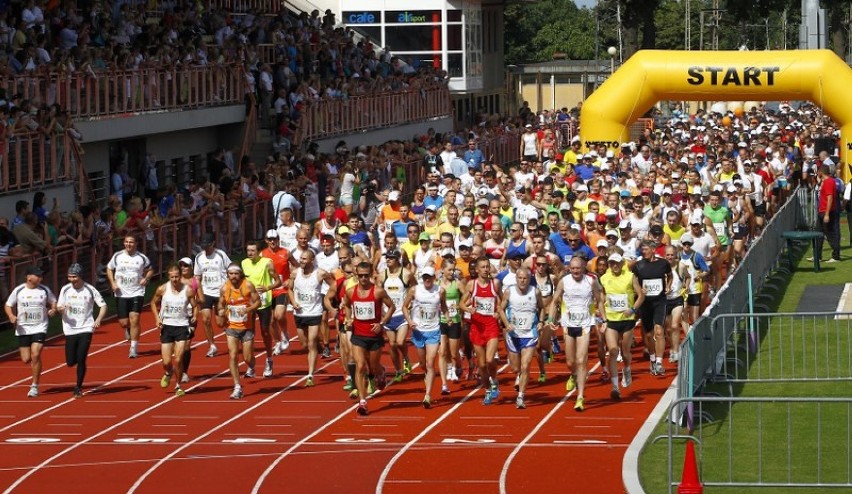 800 osób pobiegło w Półmaratonie Gryfa. Wygrał Kenijczyk