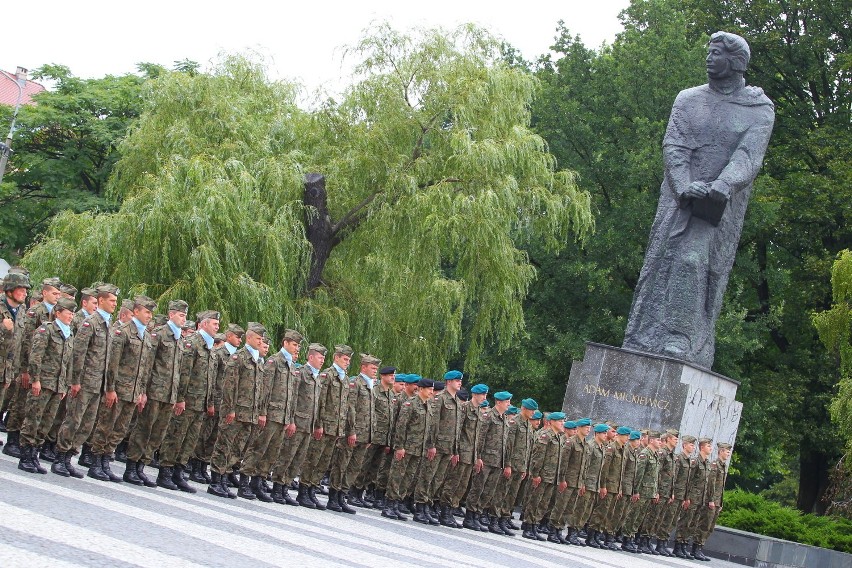 Wojsko świętuje - uroczystości na  placu Adama Mickiewicza w...