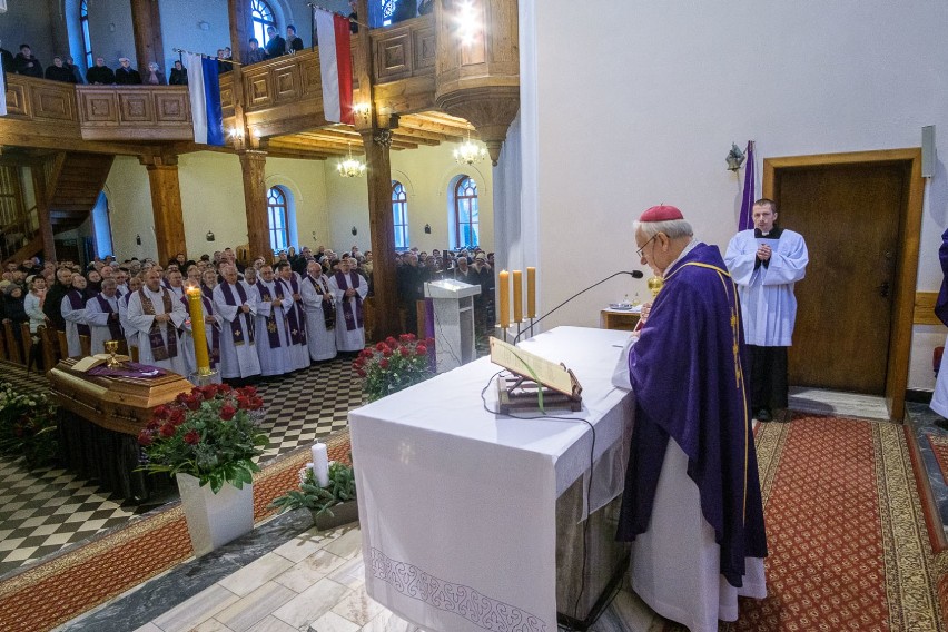 Pniewy. Parafianie żegnali swego proboszcza, ks. Włodzimierza Jackiewicza [ZDJĘCIA]