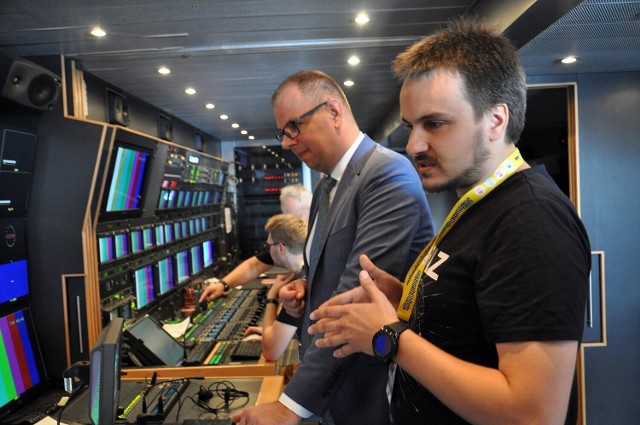 Ostatnie przygotowania do Tour de Pologne na Zniesieniu w Przemyślu. Nz. miejsce wyścigu wizytował prezydent Przemyśla Wojciech Bakun.