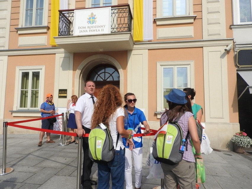 Przy wejściu do muzeum zaostrzono środki bezpieczeństwa