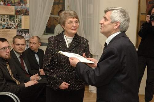Ewa Najwer, autorka książki Komitet 80/81: pięć kamyków Dawida. Poznań, Stowarzyszenie Pisarzy Polskich 2006