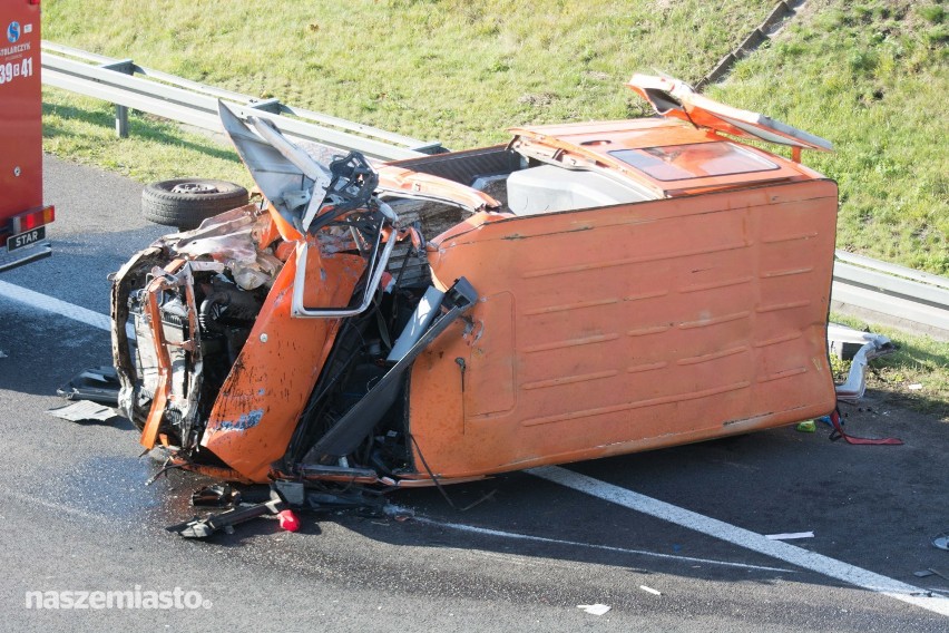 Wypadek na autostradzie A1 w Rulewie. Są ranni [zdjęcia]