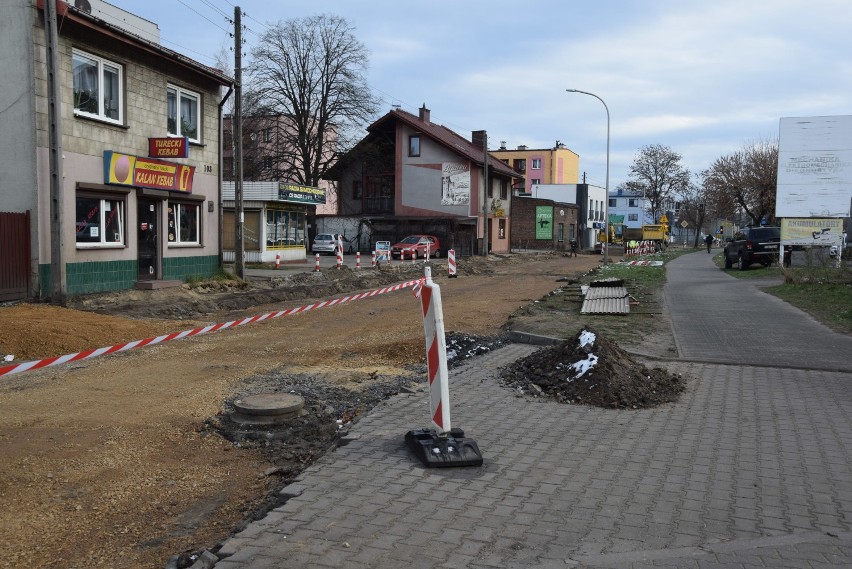 Tak obecnie wygląda remontowany fragment ulicy Piłsudkiego w Zawierciu.