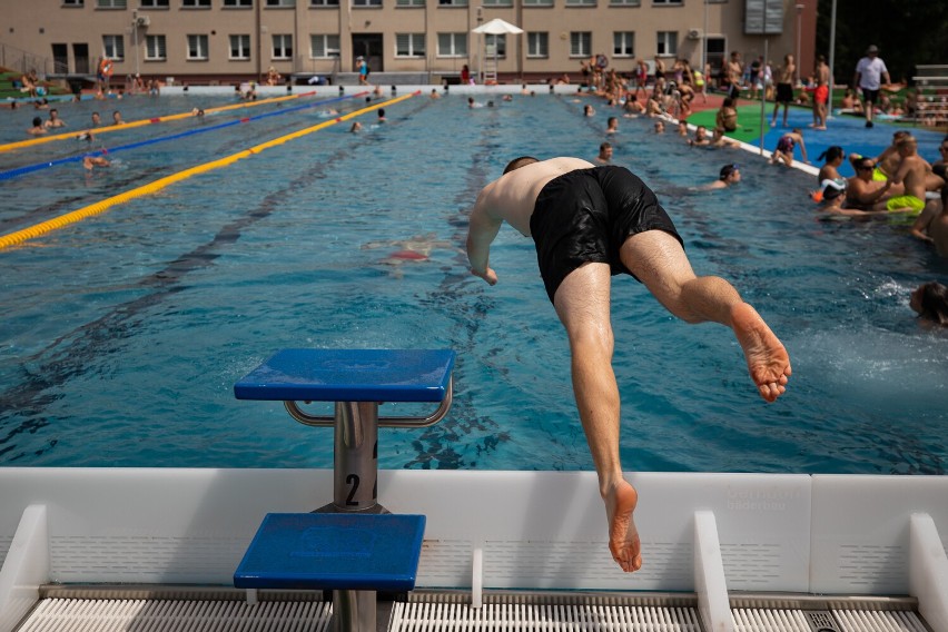 Sezon kąpielowy na rzeszowskiej Żwirowi i basenach ROSiR rusza w najbliższą sobotę. Skończyło się tanie pływanie
