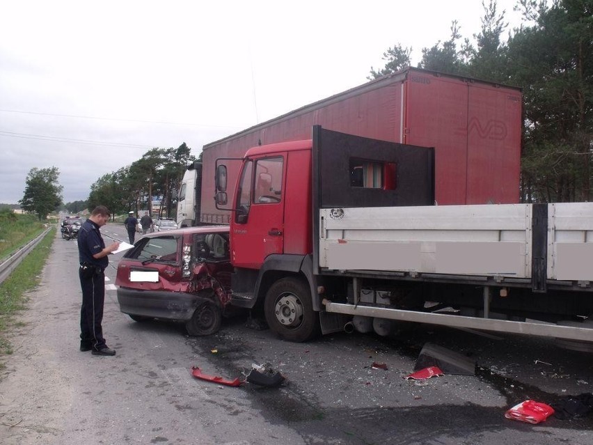 Wypadek Kuczek [ZDJĘCIA]. Tragiczny wypadek w Kuczku. Zginęła jedna osoba