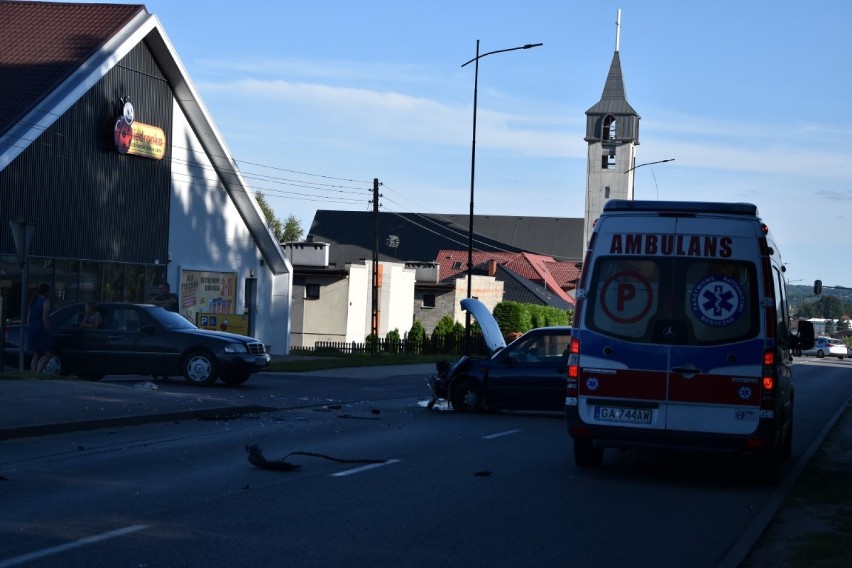 Zderzenie na ulicy Wilczka w Luzinie. Kierująca przewieziona do szpitala| ZDJĘCIA