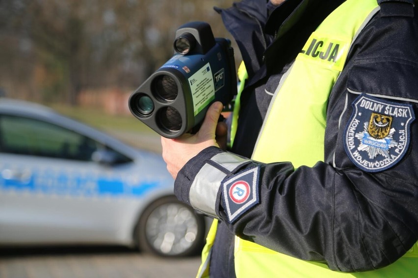 Przekroczenie prędkości od 11 km/h do 15 km/h – 100 zł oraz...