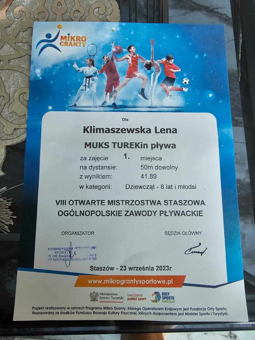 Lena Klimaszewska z Kalisza z sukcesami na ogólnopolskich zawodach pływackich. ZDJĘCIA