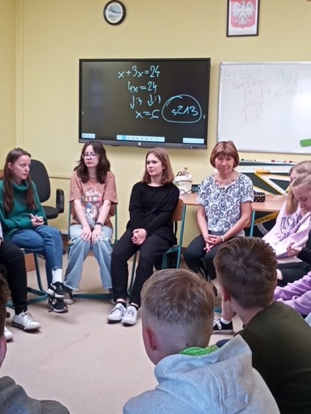 Warsztaty profilaktyczne zorganizowane w szkole w Skorzewie zwróciły uwagę młodzieży na tematy związane z uzależnieniem.
