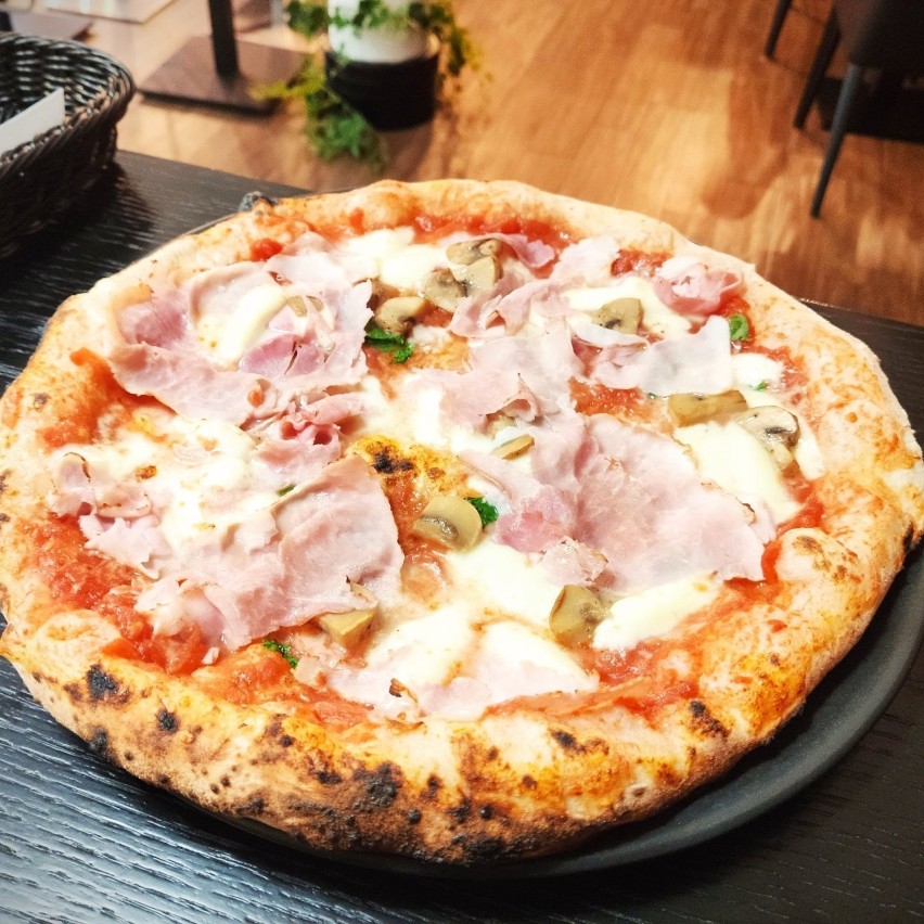 Napoli Pizza Napoletana przy ul. Barlickiego w Opolu oferuje...