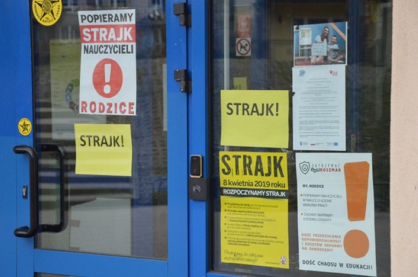Strajk nauczycieli 2019: powiat wejherowski. Zdecydowana większość uczniów pozostała w domach [ZDJĘCIA]