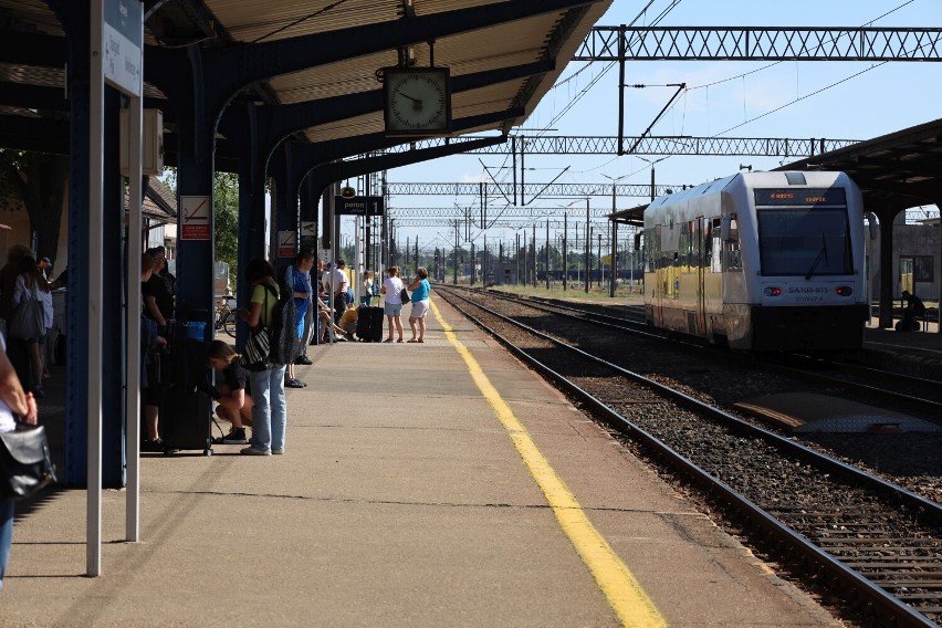 Wykonawca przejął dworzec kolejowy w Szczecinku. Rusza remont [zdjęcia]