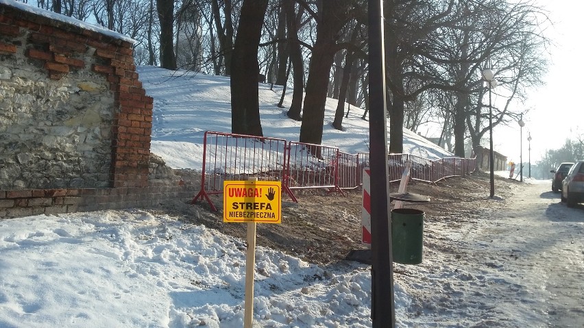 Odbudują zabytkowy mur