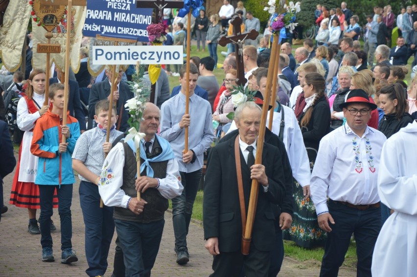 Jak co roku wierni tłumnie przybyli na Odpust Narodzenia Najświętszej Maryi Panny w Sianowie [ZDJĘCIA]