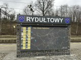 Centrum przesiadkowe w Rydułtowach nabiera kształtu. Teren zagospodarowany, pora na budynek z poczekalnią. Podsumowanie projektu ZDJĘCIA