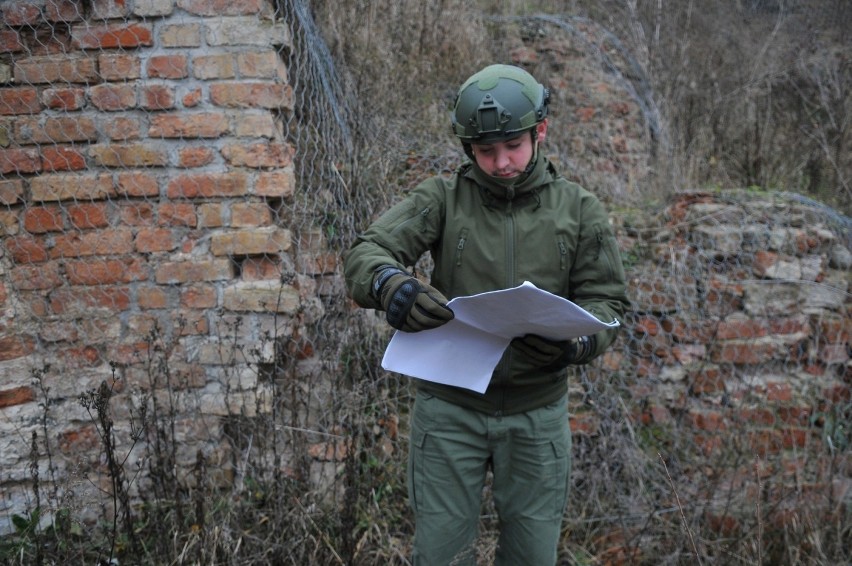 We wnętrzach bastionu Król w Kostrzynie widać postępującą...