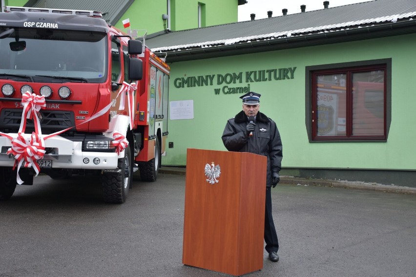 Uroczyste przekazanie i poświecenie nowego samochodu strażackiego dla Ochotniczej Straży Pożarnej KSRG Czarna Górna [ZDJĘCIA]