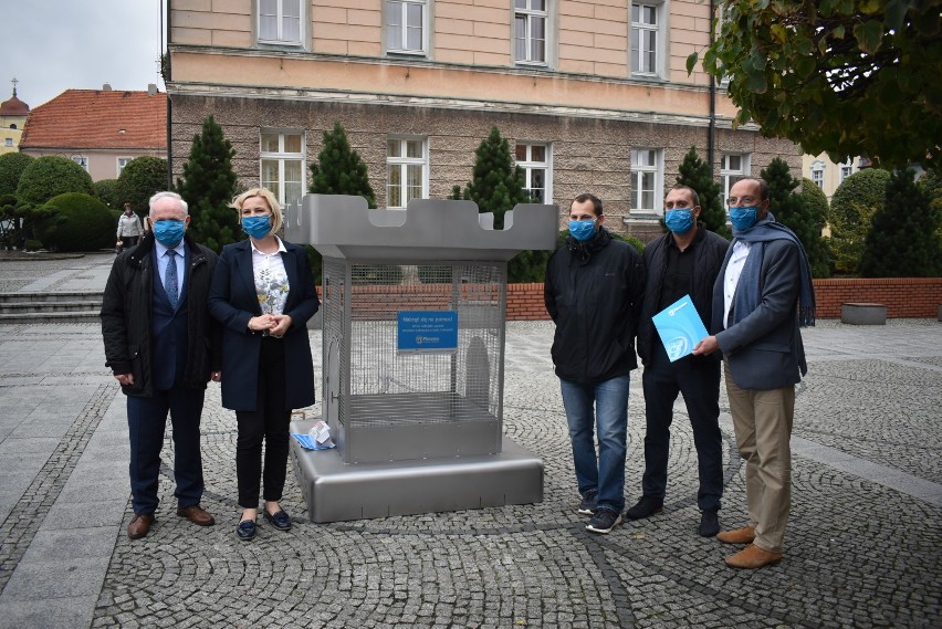 Na terenie miasta stanęły dwa nowe pojemniki na nakrętki wykonane przez firmę Spomasz. Charytatywne przedsięwzięcie to wspólne dzieło gminy i miasta Pleszew oraz Fundacji Bread of Life