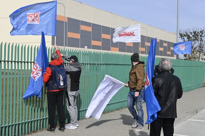 31 marca w ramach akcji protestacyjnej pracownicy Mondi...