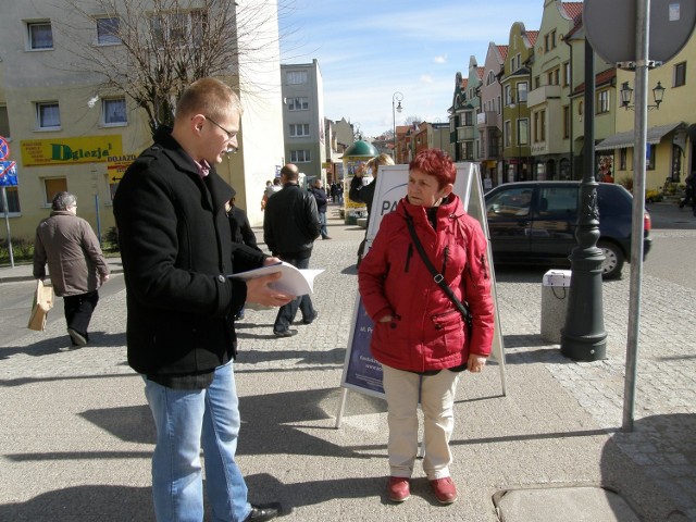 Podczas ubiegłorocznej kampanii społecznej na bytowskim rynku. W 2012 r. fundacja zebrała rekordową kwotę pieniędzy z odpisów 1 proc.