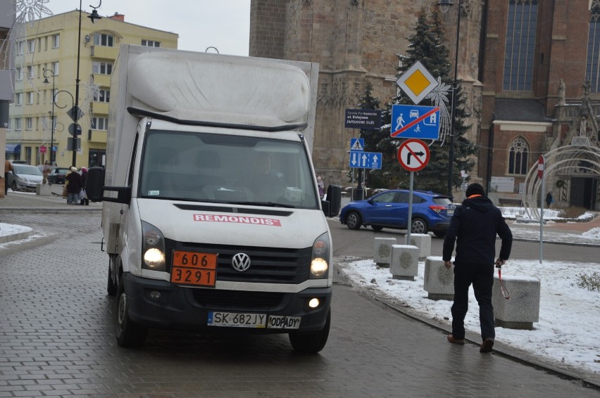 Nyski Rynek niebezpieczny dla pieszych? Przewodniczący rady...