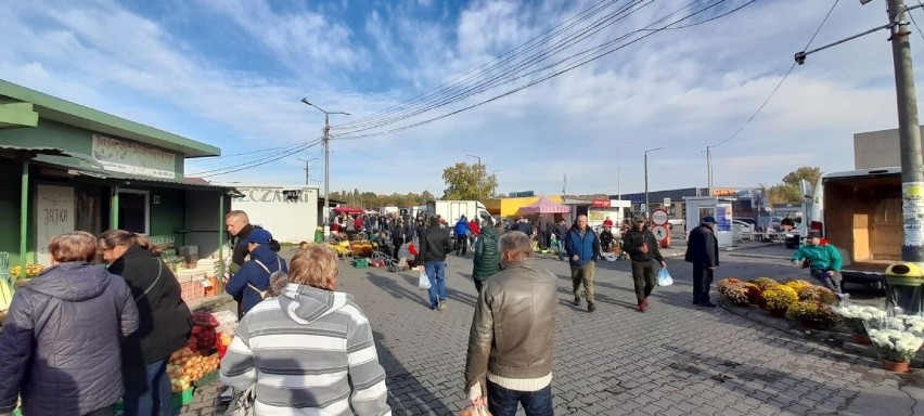 Giełda w Sandomierzu w sobotę 22 października. Wiele osób wybrało się na zakupy. Co szło najlepiej? Zobacz zdjęcia