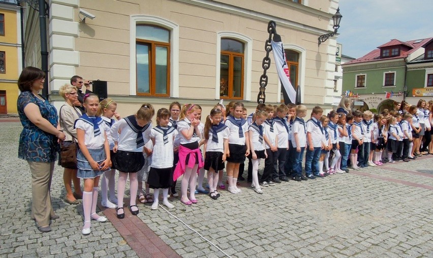 Zamość: Odsłonili kotwicę na Rynku Solnym