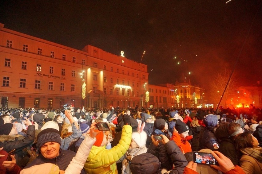 Szampańska zabawa do białego rana. Tak mieszkańcy m.in. Lublina i Kraśnika witali nowy rok na Lubelszczyźnie. Zobacz archiwalne zdjęcia