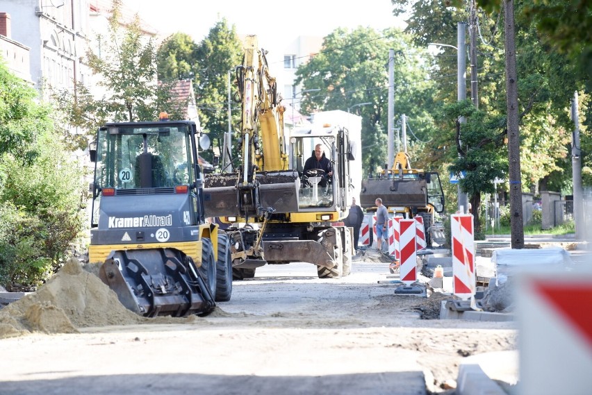 Trwa remont ul. Wyspiańskiego w Nowej Soli. Prace mają...