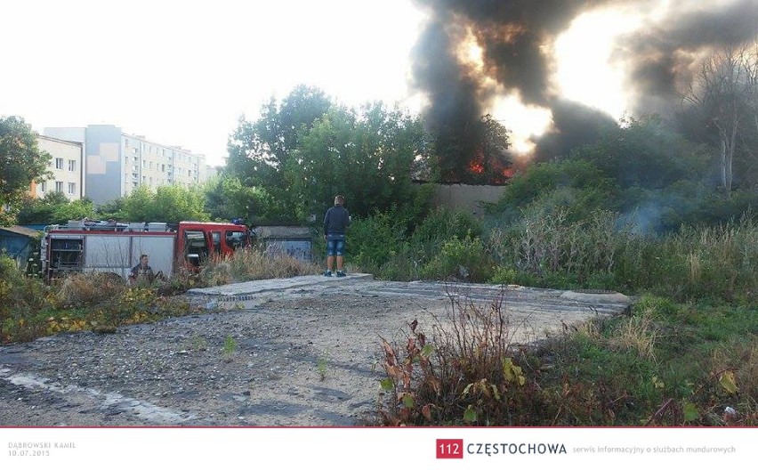 Pożar pustostanu przy al. Pokoju [FOTO]