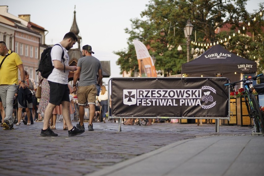 Rzeszowski Festiwal Piwa 2021 na Rynku. Tłumy na imprezie! Zobaczcie zdjęcia z wydarzenia