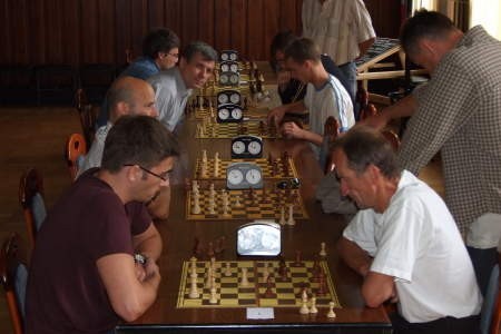 Zawodnicy przy szachownicach podczas Mistrzostw Miasta 2007. FOT. KRZYSZTOF MIŚDZIOŁ