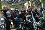 Pielgrzymka motocyklistów 2020 na Górę św. Anny. Pątnicy w skórach i czarnych koszulkach wypełnili grotę lurdzką  [ZDJĘCIA]