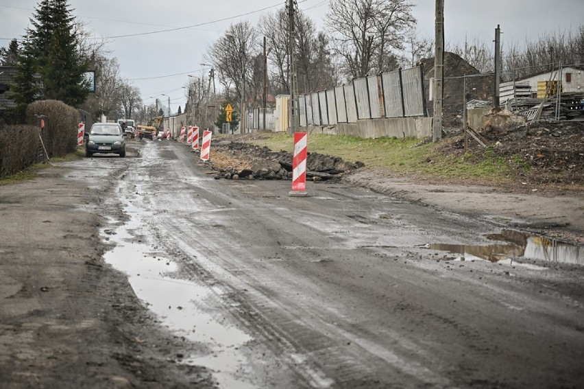 Remonty dróg w Częstochowie. Prace trwają w dzielnicach Zawodzie i Mirów