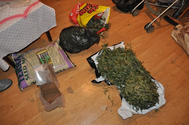 Hrubieszów: Ponad kilogram marihuany znaleźli policjanci na posesji 27-latka