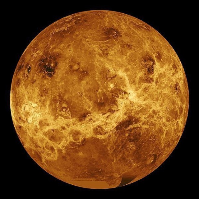 http://pl.wikipedia.org/w/index.php?title=Plik:Venus_globe.jpg&filetimestamp=20050305224911