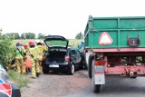 Wypadek na trasie Śrem - Książ Wielkopolski. 16-latek za kierownicą ciągnika doprowadził do zderzenia z osobówką