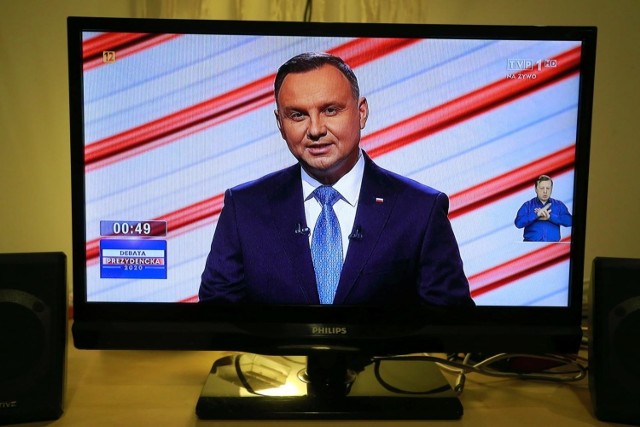 Hot 16 challenge 2: Wyzwanie Zeusa podjął prezydent Andrzej Duda. Zobacz, jak głowa państwa rapuje